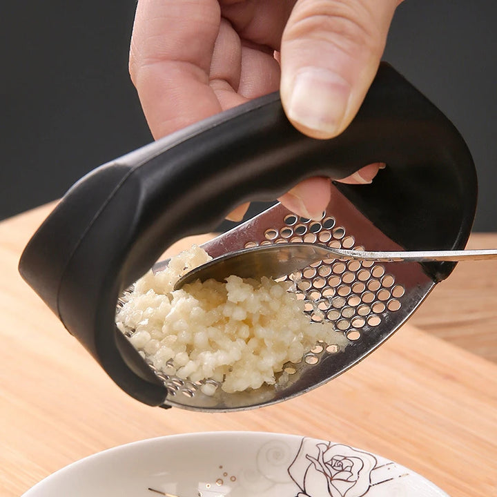 Manual garlic and ginger press and crusher