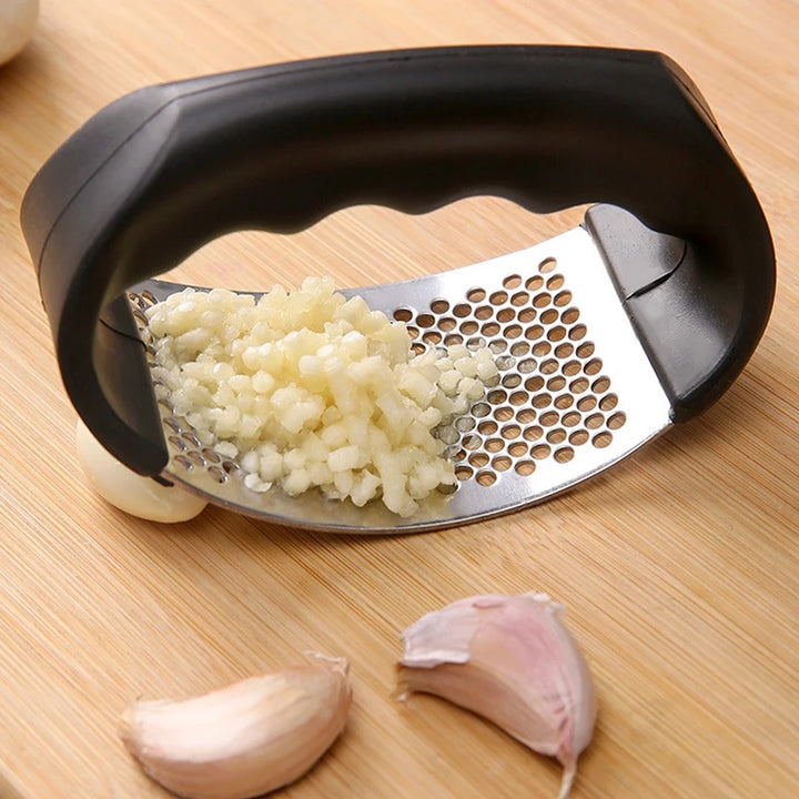 Manual garlic and ginger press and crusher